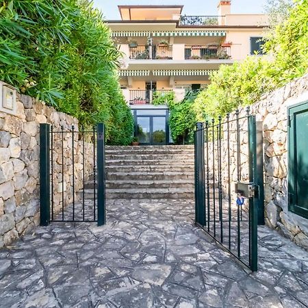 Piana Di Solaro Modern Flat & Swimming Pool Apartman Lerici Kültér fotó