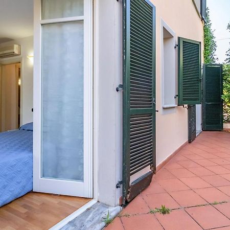 Piana Di Solaro Modern Flat & Swimming Pool Apartman Lerici Kültér fotó
