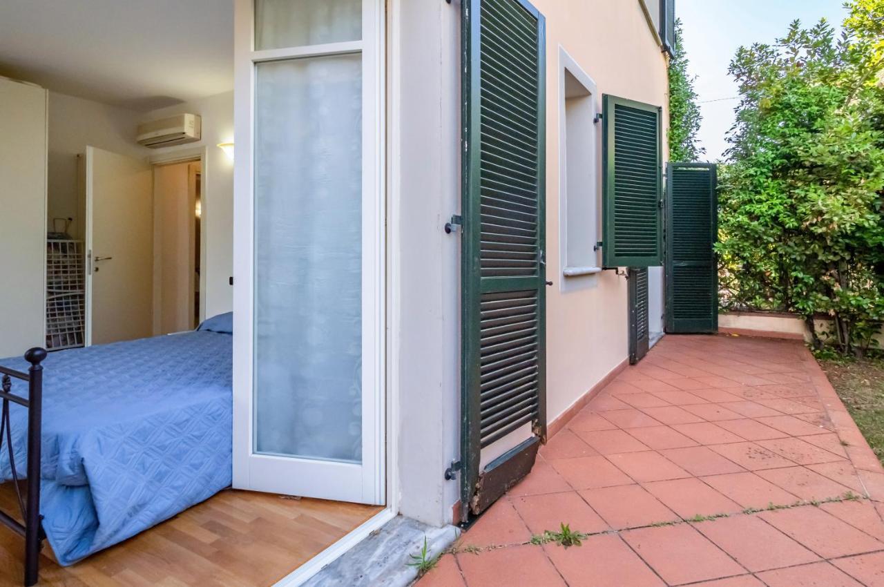 Piana Di Solaro Modern Flat & Swimming Pool Apartman Lerici Kültér fotó