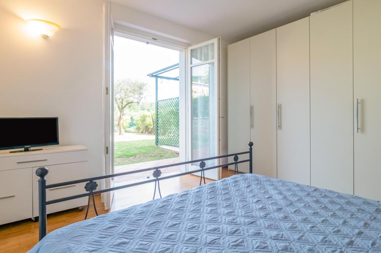 Piana Di Solaro Modern Flat & Swimming Pool Apartman Lerici Kültér fotó