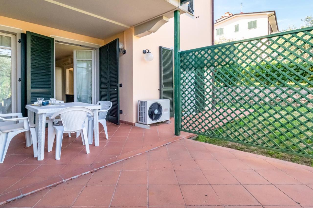 Piana Di Solaro Modern Flat & Swimming Pool Apartman Lerici Kültér fotó