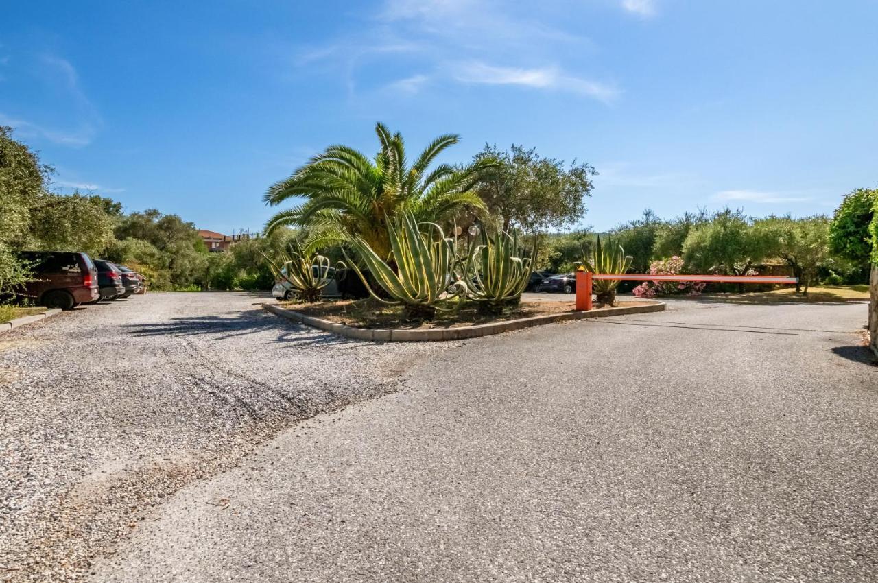 Piana Di Solaro Modern Flat & Swimming Pool Apartman Lerici Kültér fotó